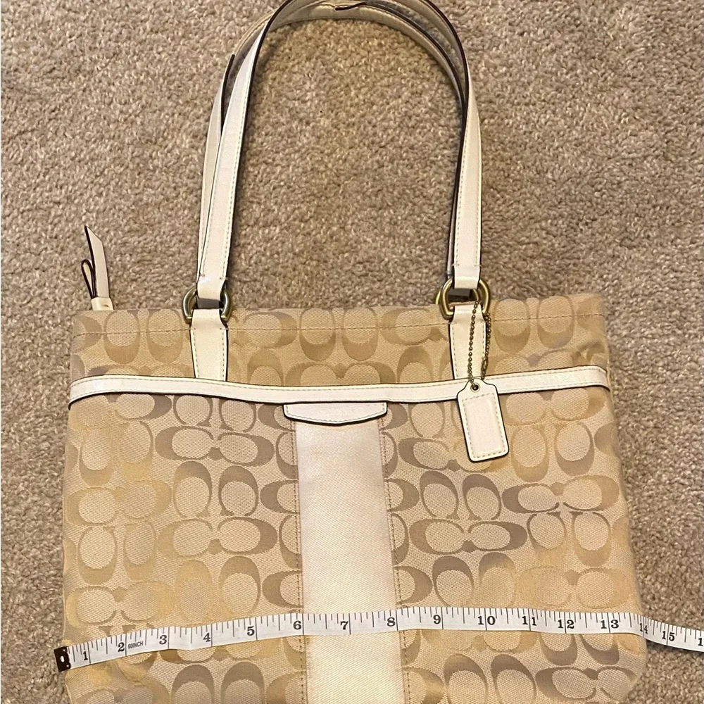 Coach Beige Signature Canvas Shoulder Bag with Cream Trim - Picture 3 of 10